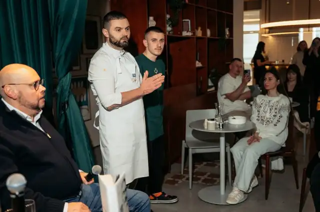 Їжа козацької епохи: у Луцьку відбувся перший гастролітературний вечір клубу «Читаємо ложками»