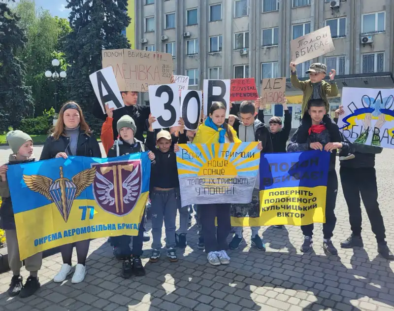 Ковель нагадує про полонених: у центрі міста відбулась чергова акція підтримки