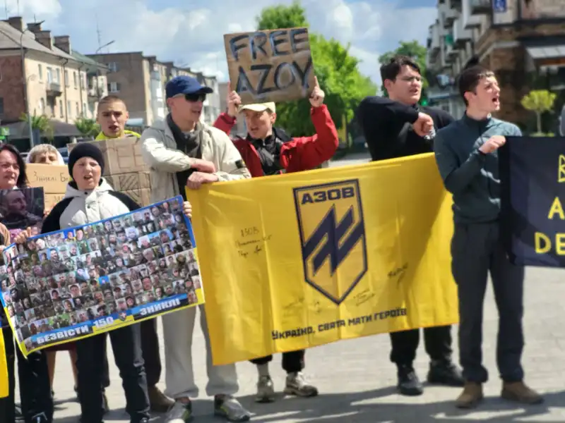 Ковель нагадує про полонених: у центрі міста відбулась чергова акція підтримки
