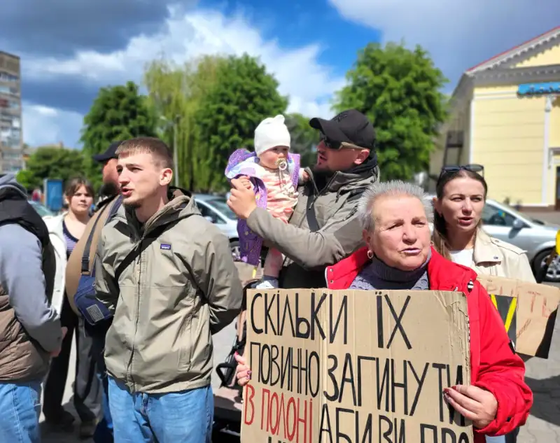 Ковель нагадує про полонених: у центрі міста відбулась чергова акція підтримки