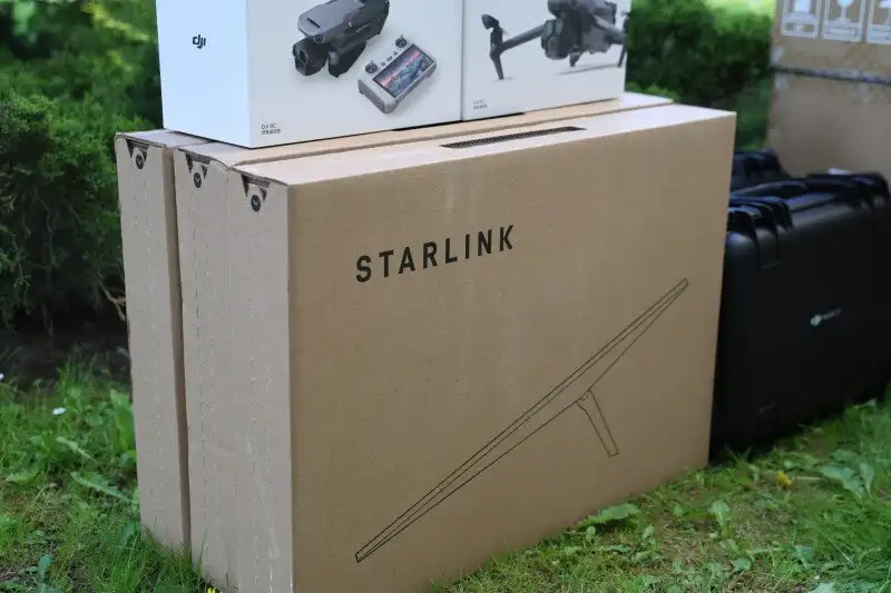 Луцька громада передала дрони, Starlink і електростанції для бригад на передовій